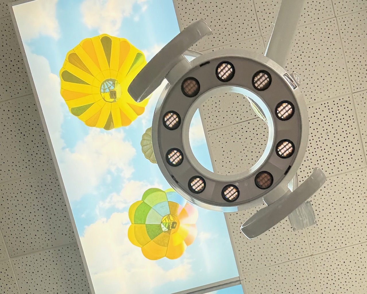 Modern dental operatory light with decorative ceiling panel for emergency procedures